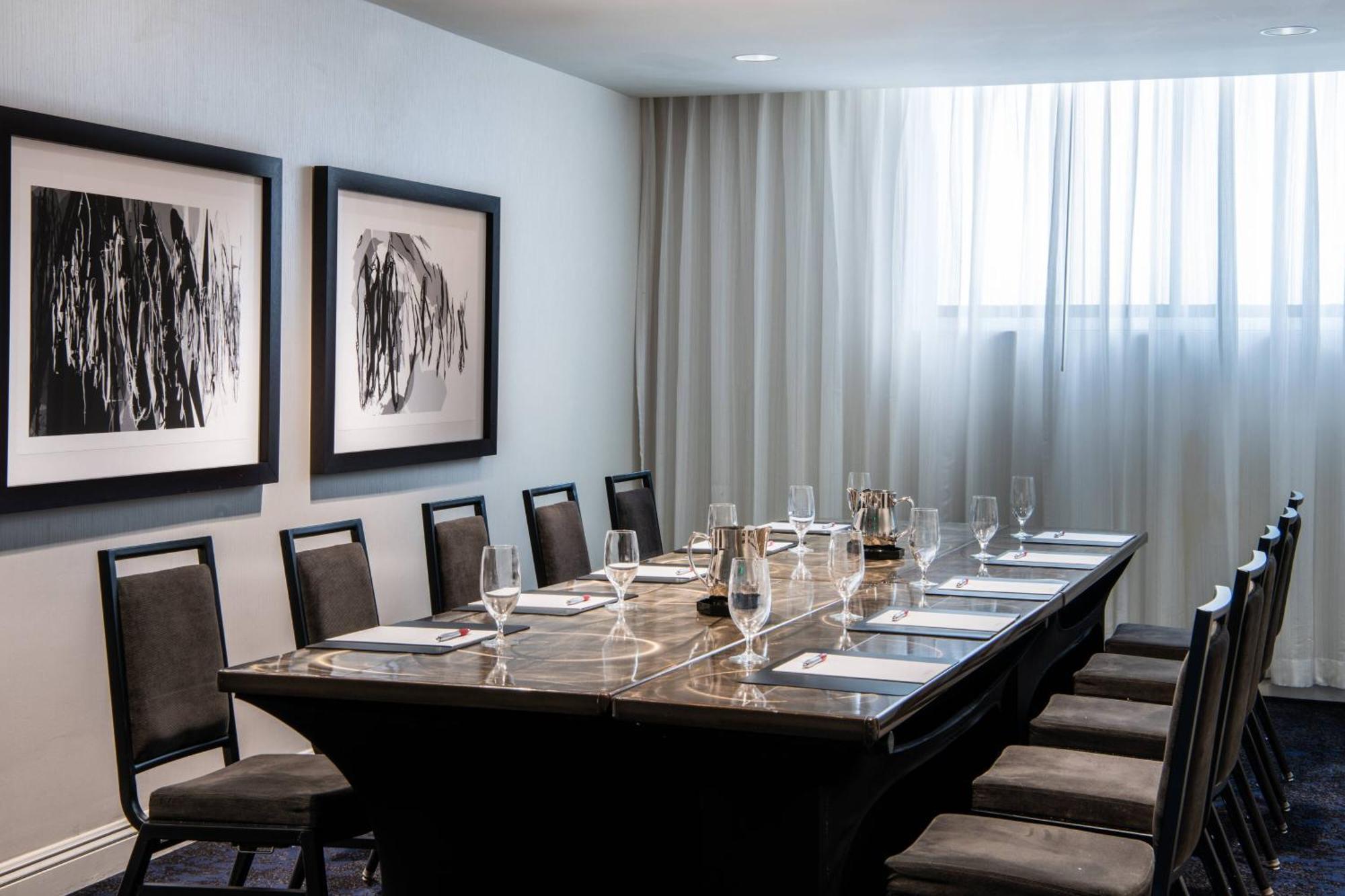 Beverly Hills Marriott Hotel 4*